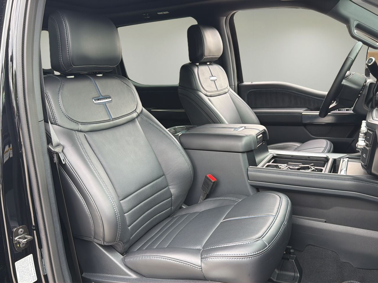 2025 Ford F-450SD Platinum DRW