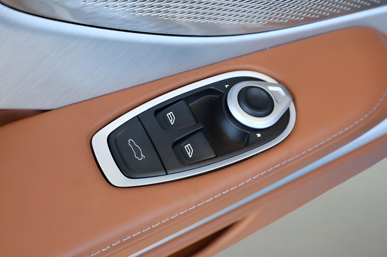 2024 Aston Martin DB12 Volante