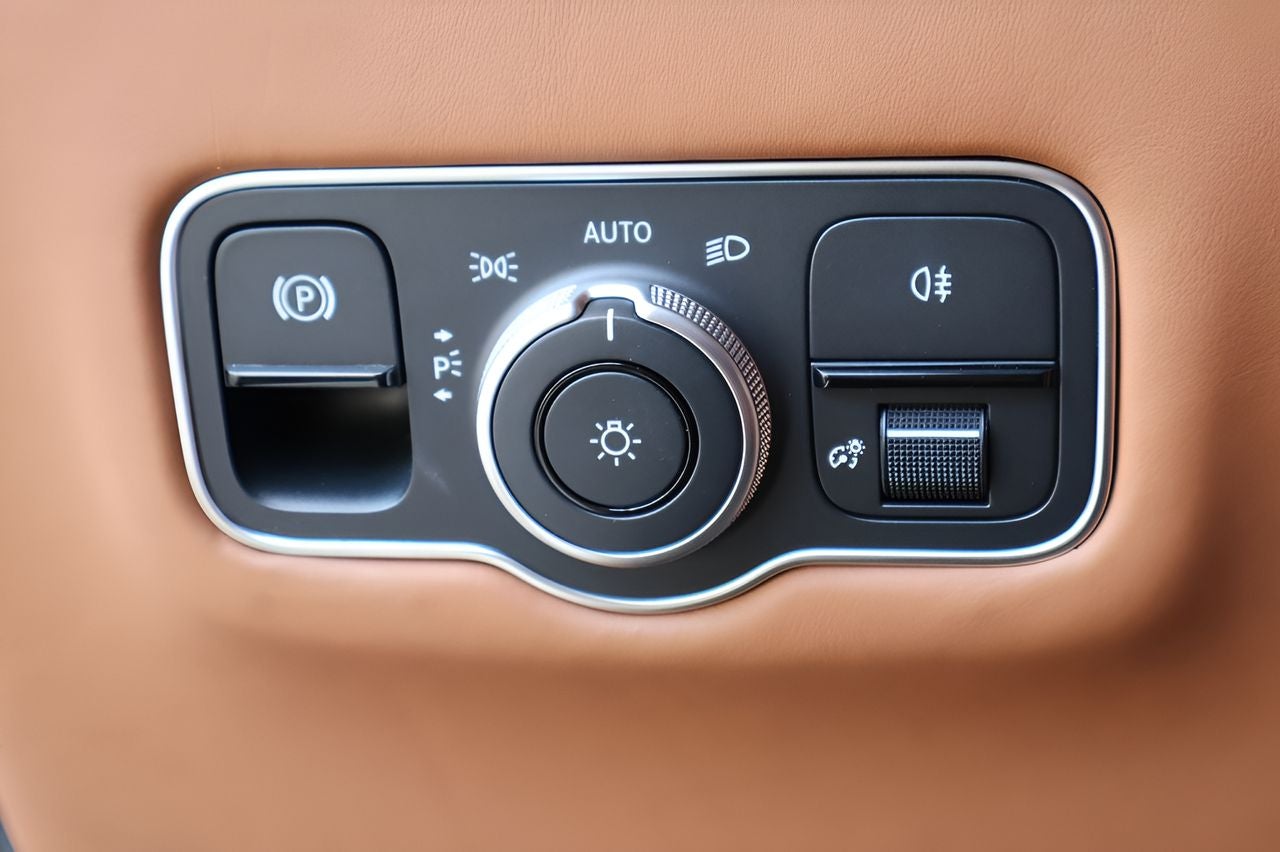 2024 Aston Martin DB12 Volante