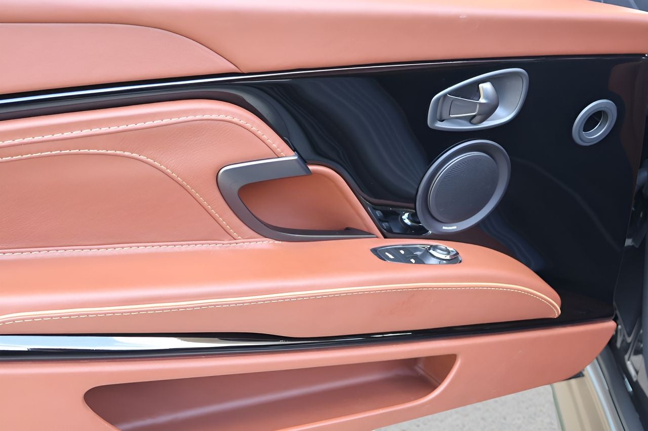 2021 Aston Martin DBS Superleggera