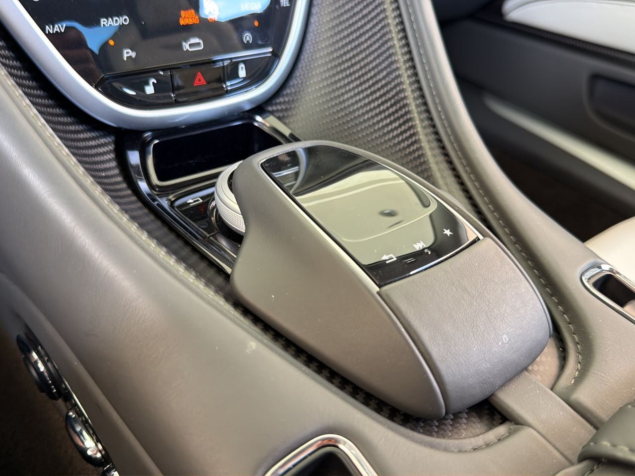 2023 Aston Martin DBS Volante