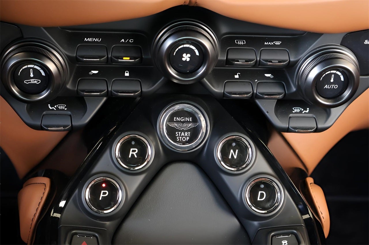 2023 Aston Martin Vantage Base