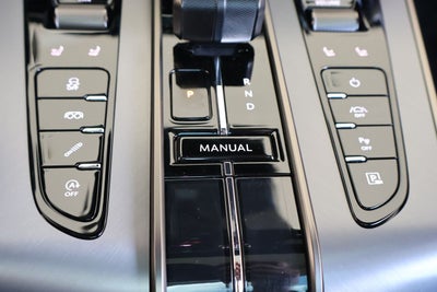 2025 Aston Martin Vanquish V12