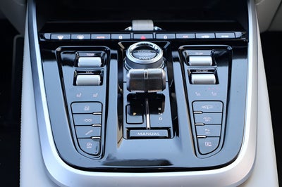 2025 Aston Martin DBX 707