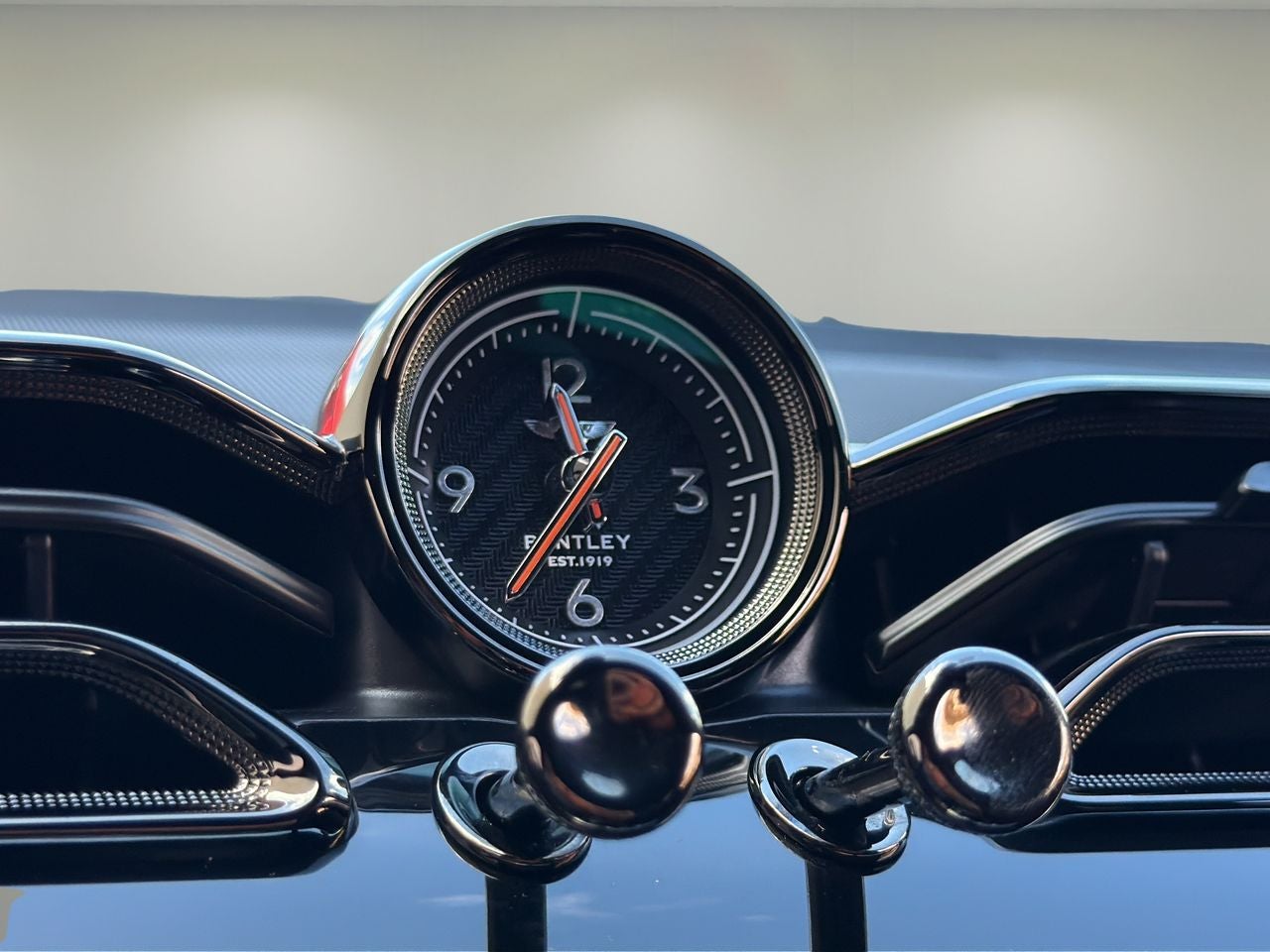2025 Bentley Bentayga V8