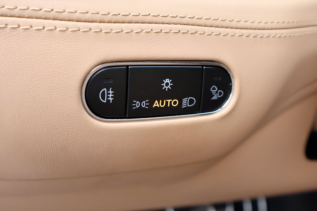 2024 Bentley Bentayga EWB V8