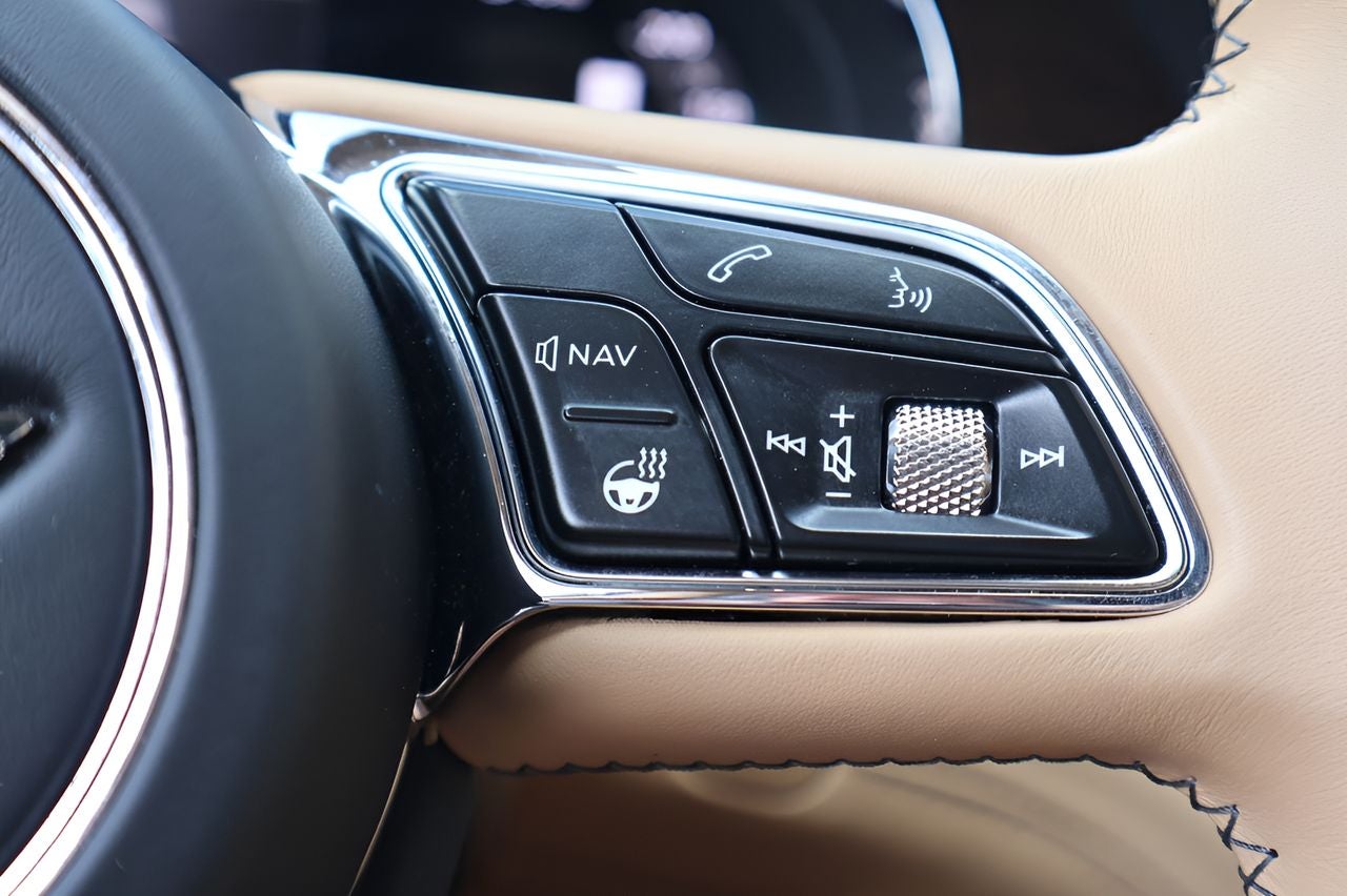 2024 Bentley Bentayga EWB V8