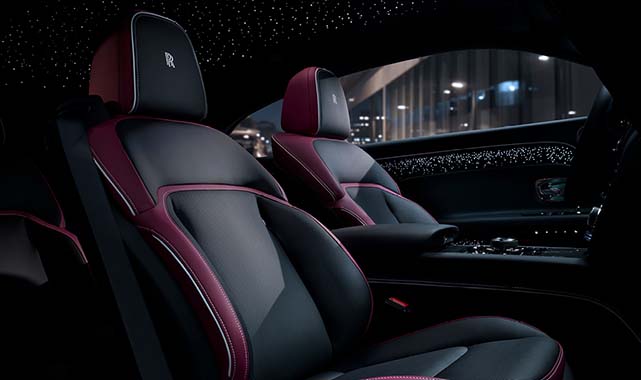 Front seats of the Rolls-Royce Black Badge Spectre