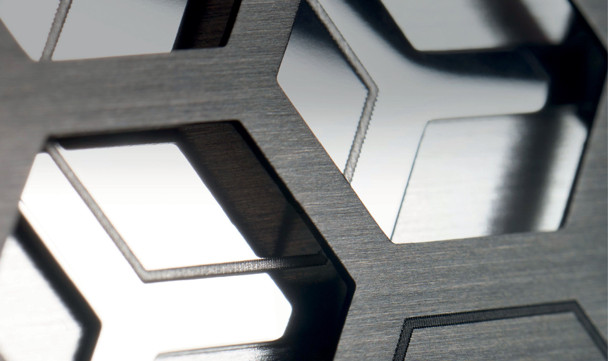 Ruthenium coated layers creating 3d effect